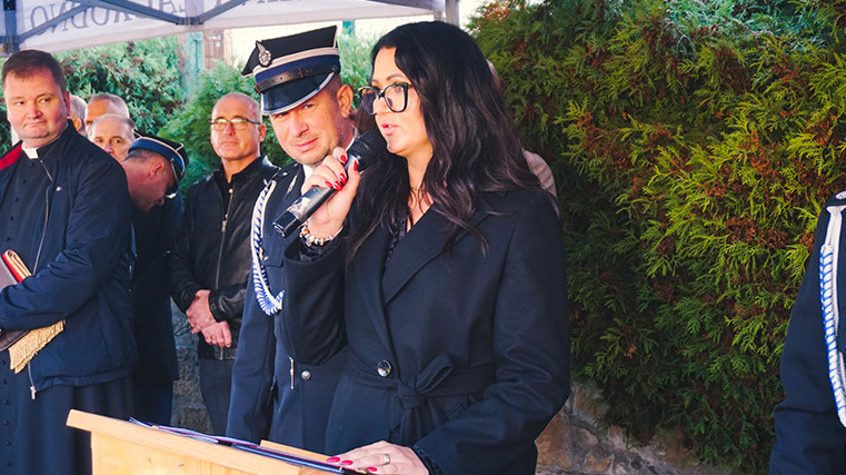 wójt gminy zagrodno podczas przemówienia i przekazania wozu OSP jednostce z Olszanicy